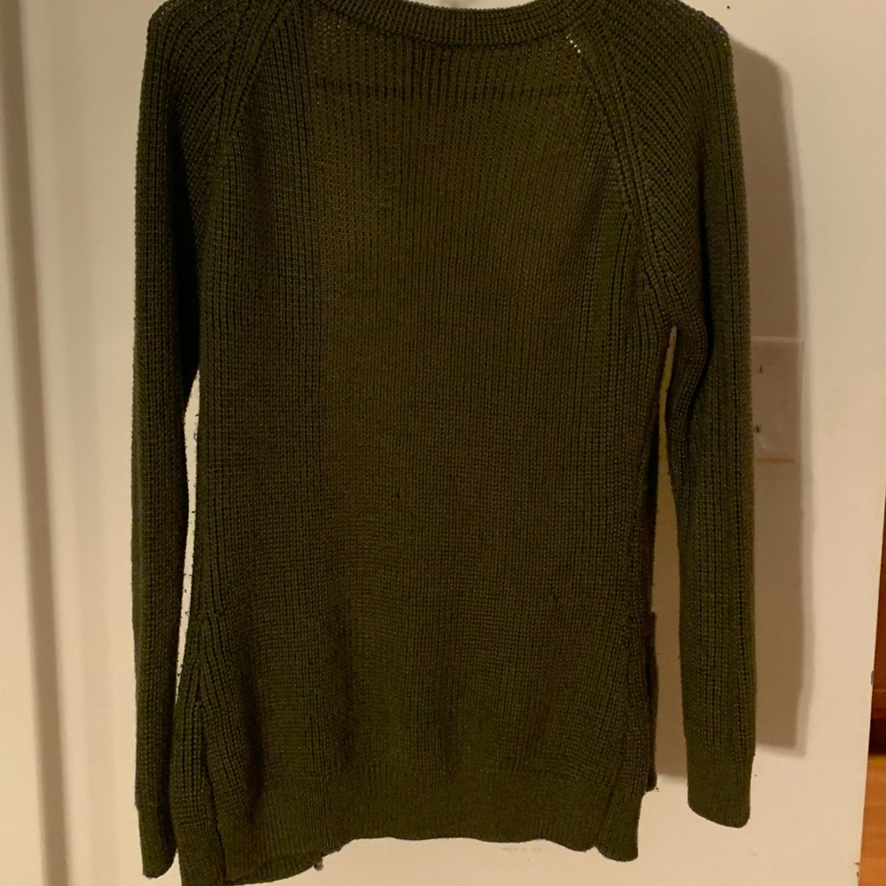 This cute little Dolled up Green cardigan w rhinestones on the shoulders. Sz S